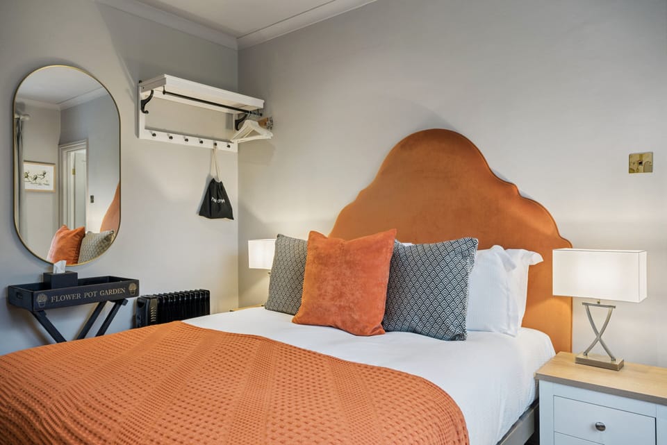 Deluxe Double Room, Ensuite (2) | Iron/ironing board, free WiFi