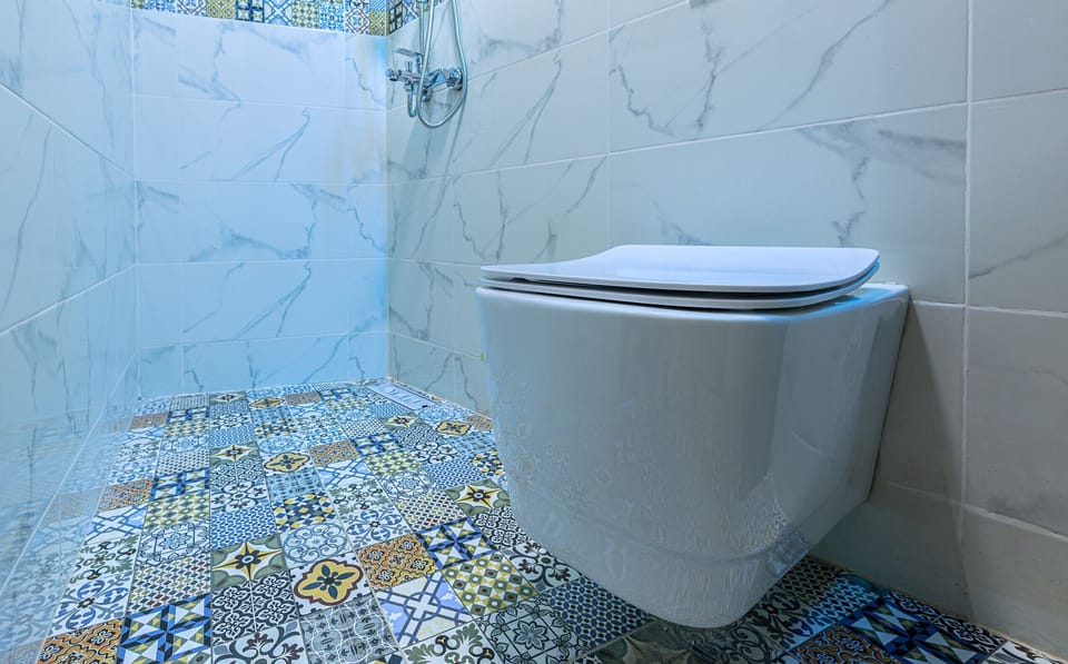 Superior Double Room, Air conditioning | Bathroom | Shower, free toiletries, bidet, towels