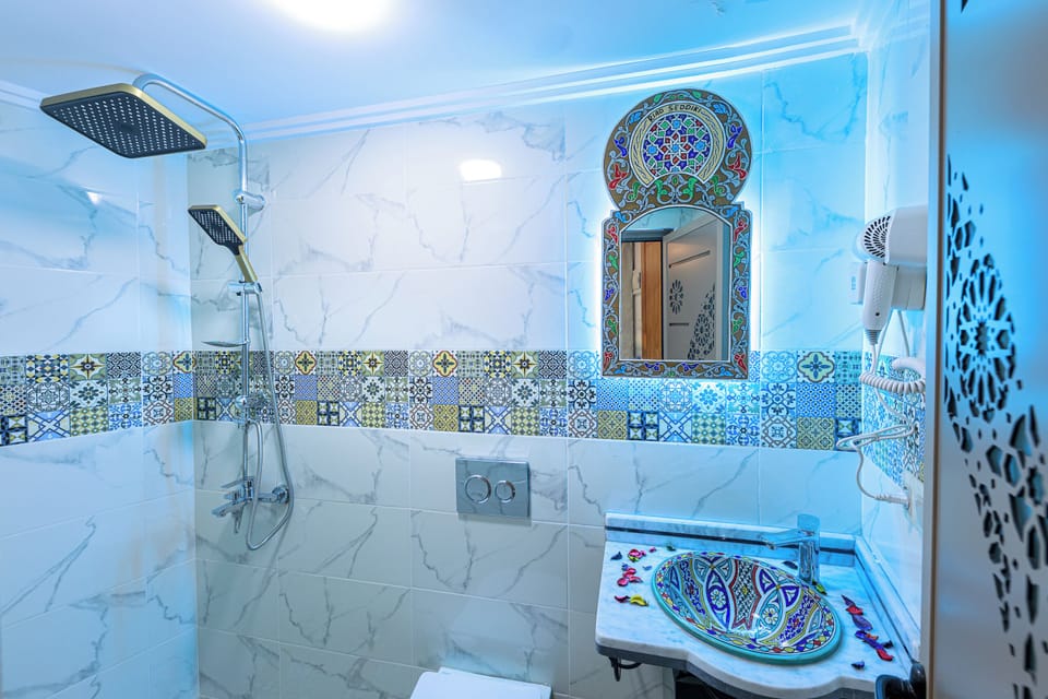 Shower, free toiletries, bidet, towels