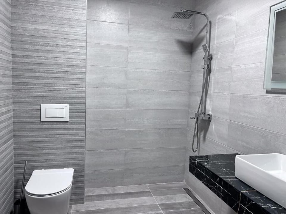 Basic Double Room, Balcony, Garden View | Bathroom