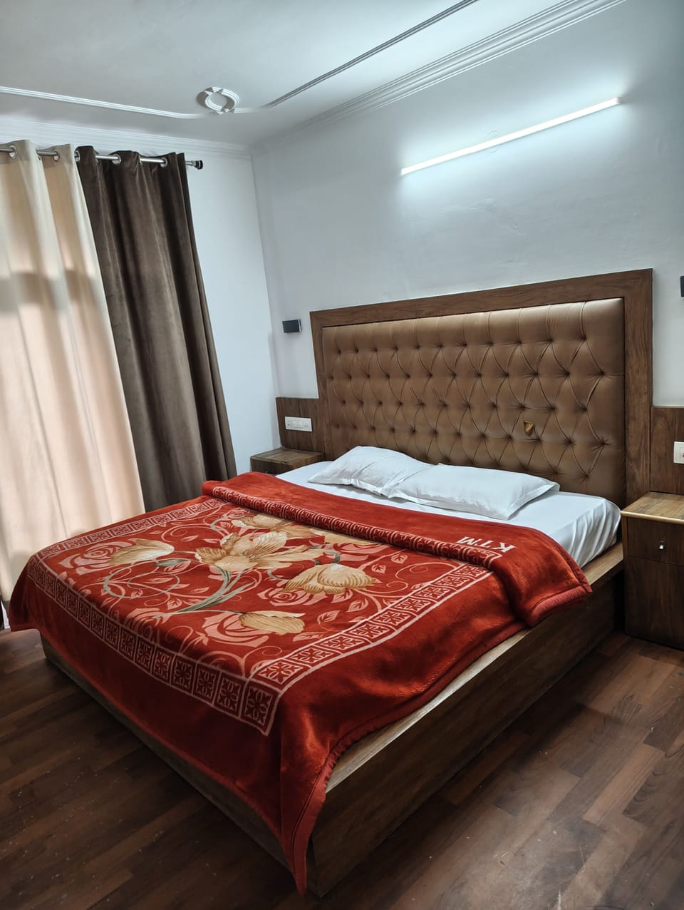 Deluxe Room | Rollaway beds, free WiFi, bed sheets