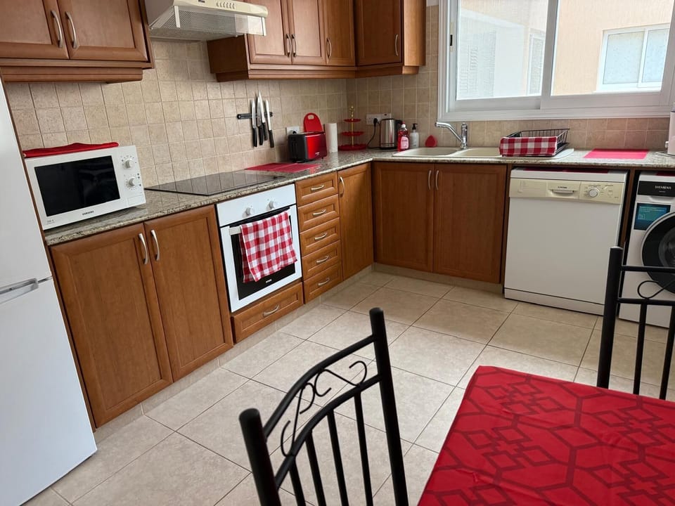 Apartment, Smoking | Bathroom | Towels