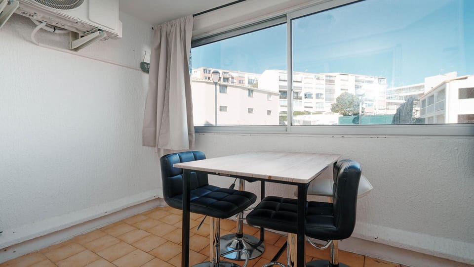 Sophisticated Retreat Near the Sea, Agde Apartment in Agde