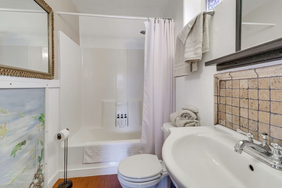 2-unit Rental in Abq! Walk or Bike to Downtown Cottage in Albuquerque