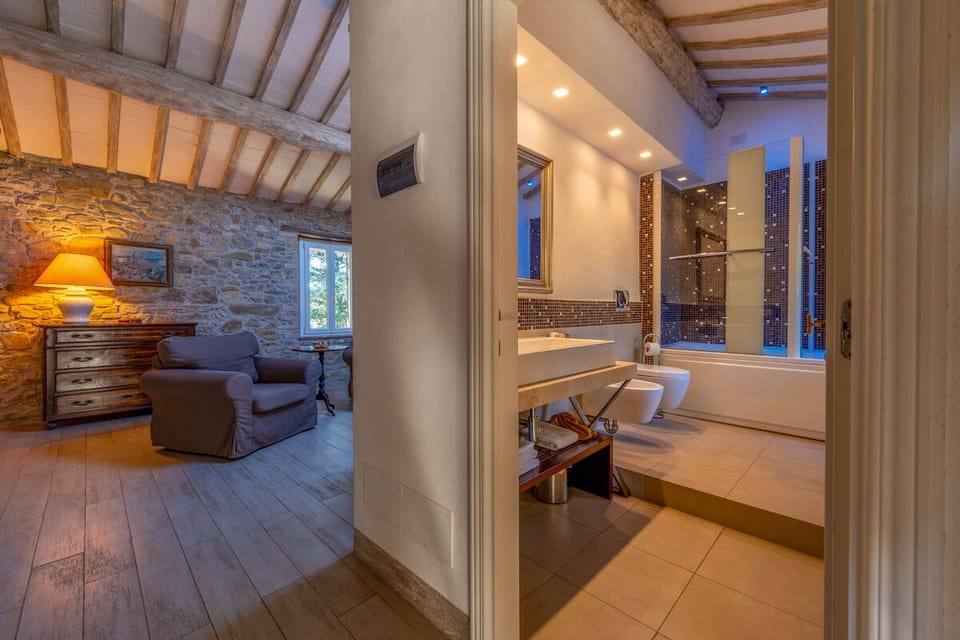 Suite, Ensuite, Courtyard View (Suite 2 - Romantic) | Bathroom | Slippers
