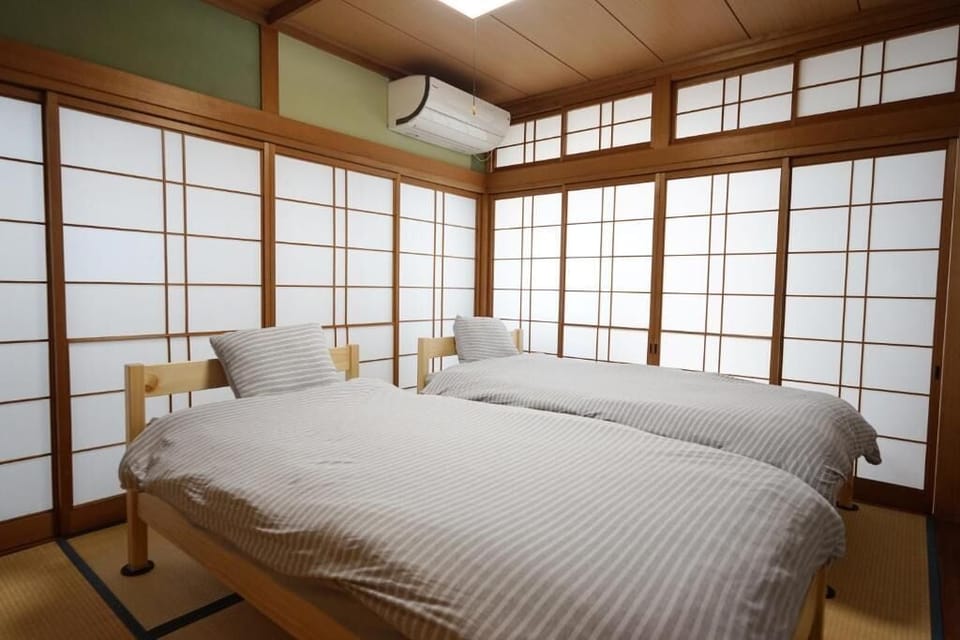 Twin Room, 2 Twin Beds, Non Smoking | Blackout drapes, free WiFi