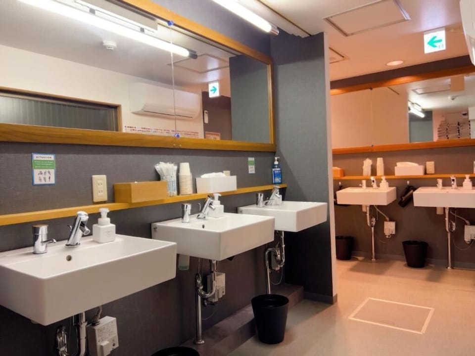 Twin Room, 2 Twin Beds, Non Smoking | Bathroom | Slippers, bidet