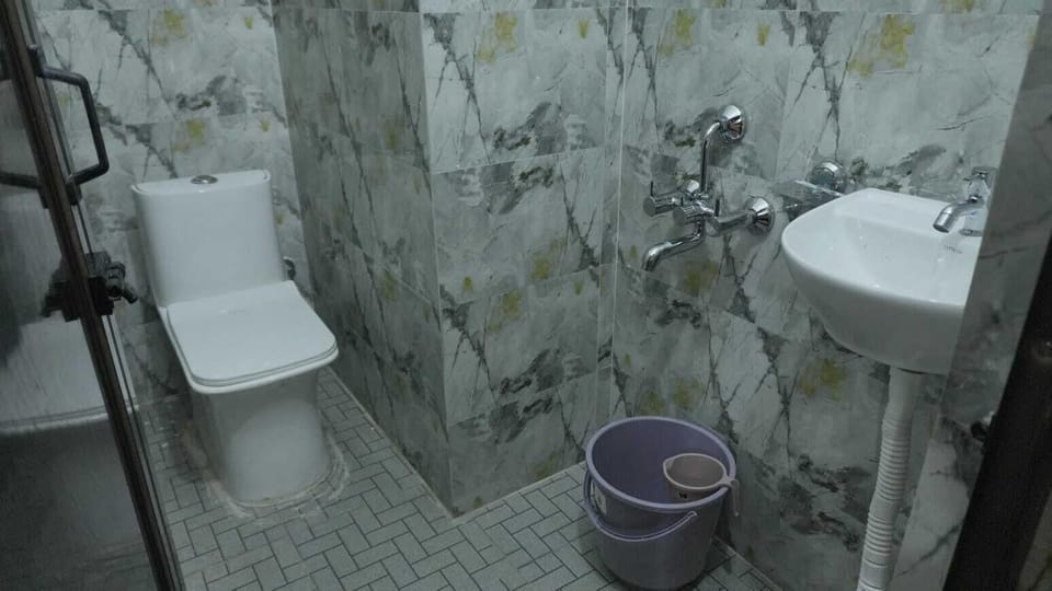 Shower, towels