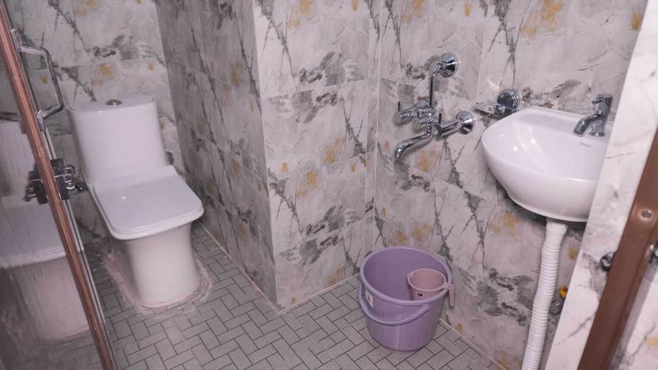 Family Double Room | Bathroom | Shower, towels