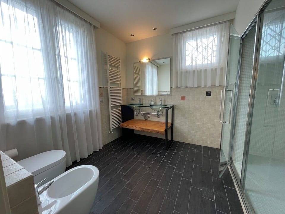Design House, Patio, Lake View | Bathroom | Towels