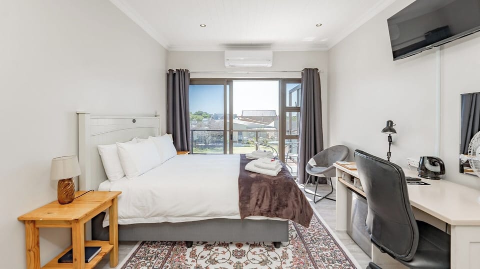 Superior Double Room, Non Smoking, Balcony | In-room safe, laptop workspace, blackout drapes, soundproofing