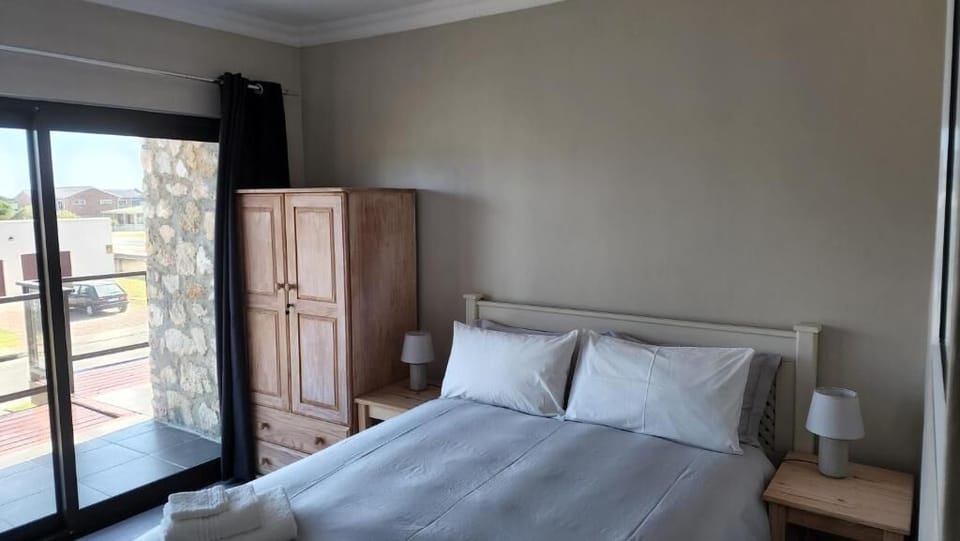 Standard Double Room, Non Smoking, Balcony | In-room safe, laptop workspace, blackout drapes, soundproofing