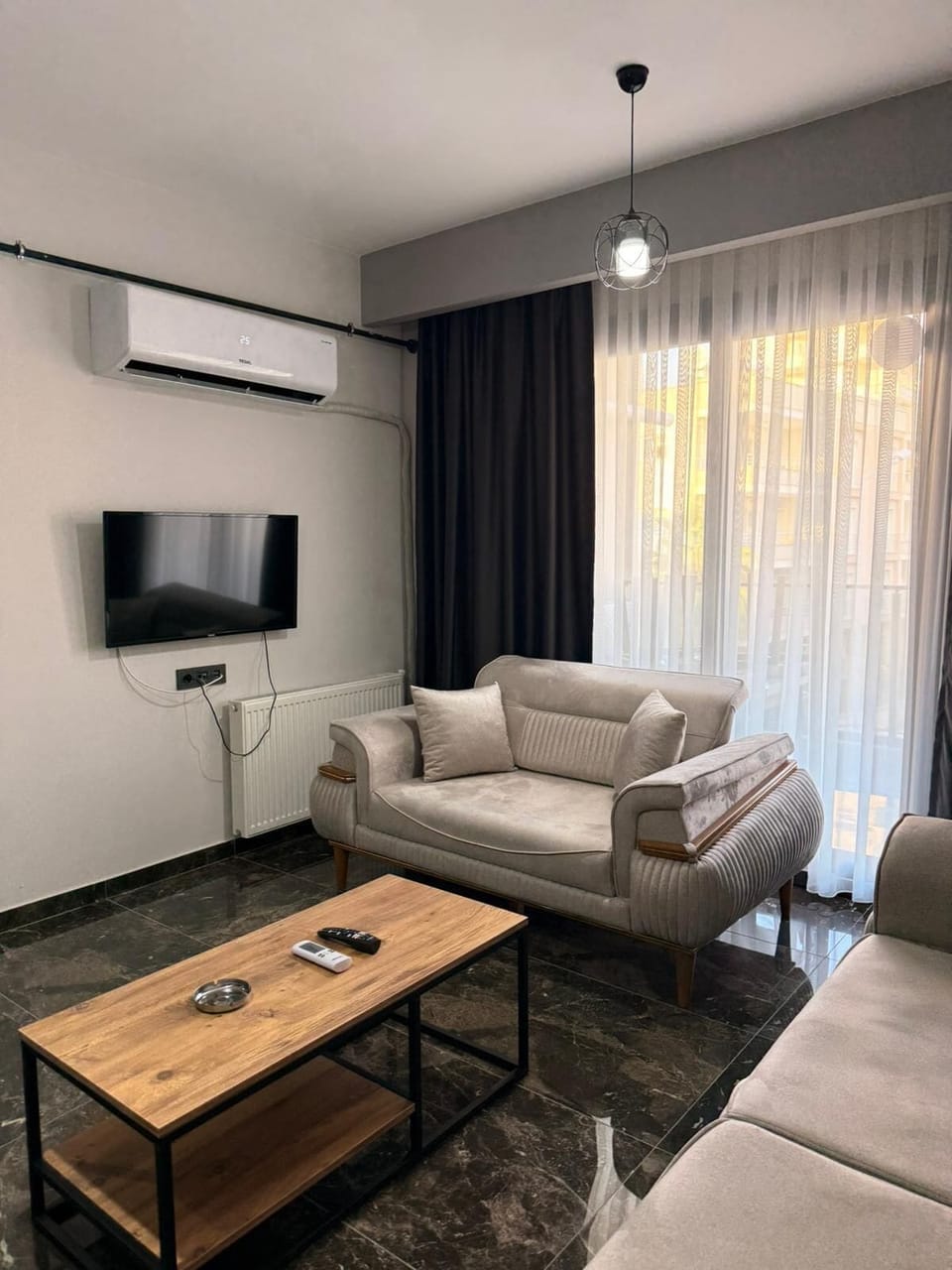 Deluxe Apartment, Balcony, Garden View | Living area