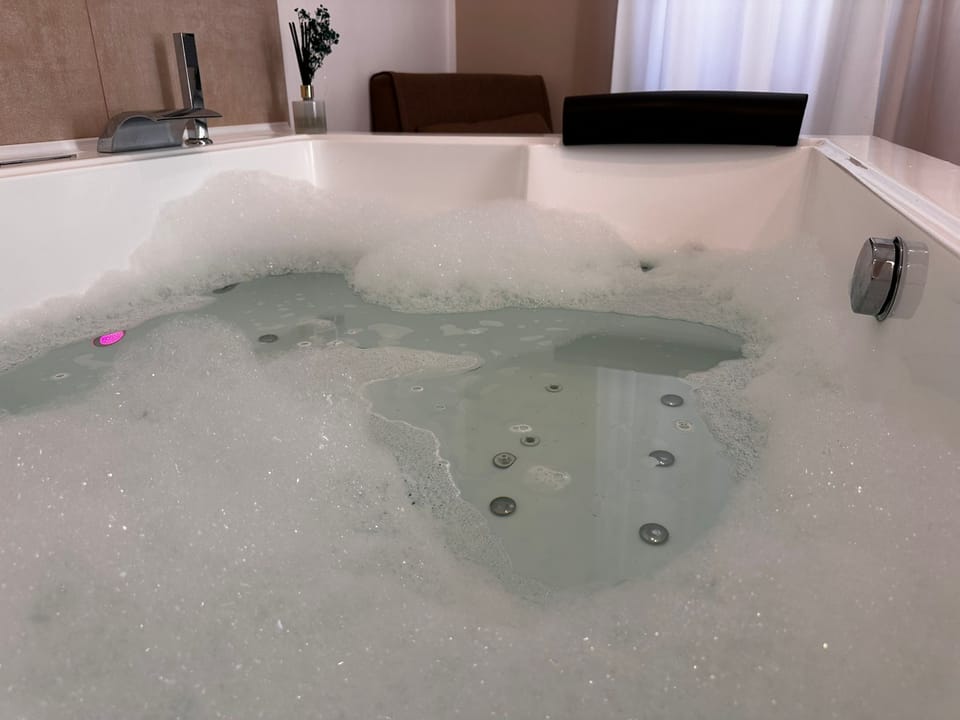 Deluxe Double Room, Balcony, City View | Bathroom | Shower, free toiletries, hair dryer, bidet