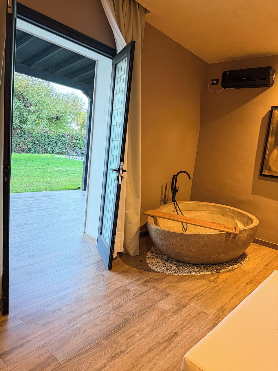 Comfort Double Room, Courtyard View | In-room safe, free WiFi