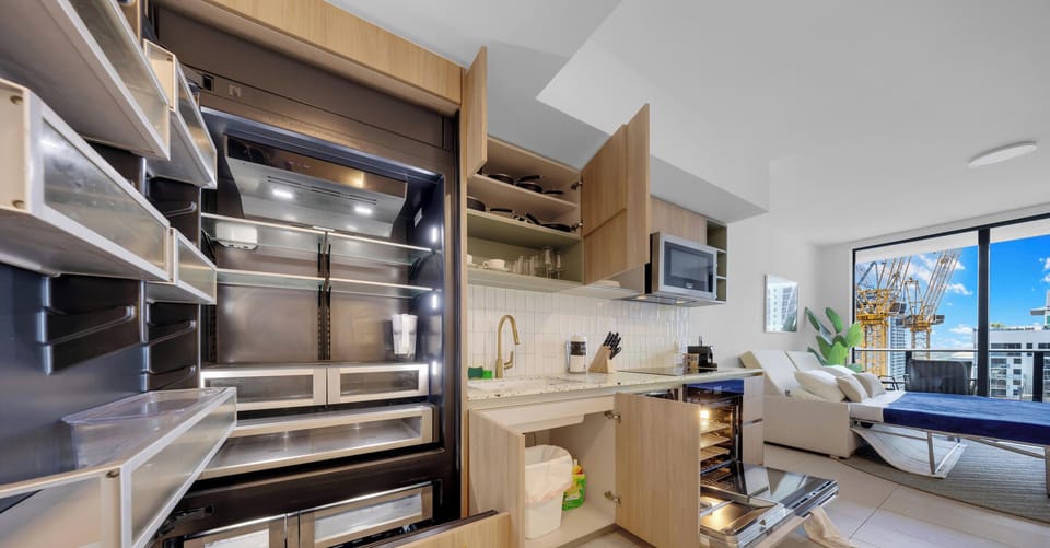 Condo, Balcony, City View | Private kitchen | Fridge, microwave, oven, stovetop