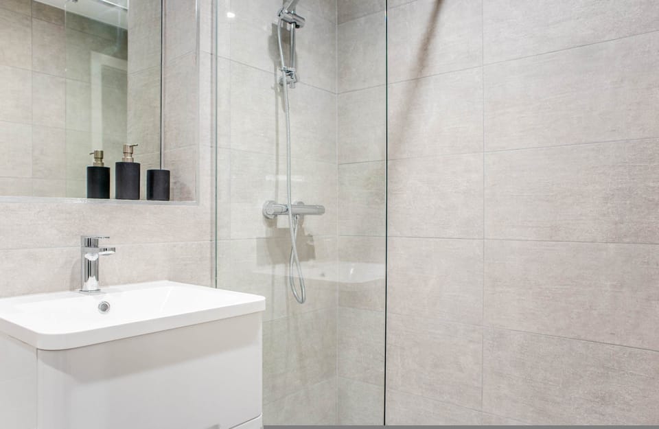 Modern 4-bed Apartment Leeds Business District Apartment in Leeds
