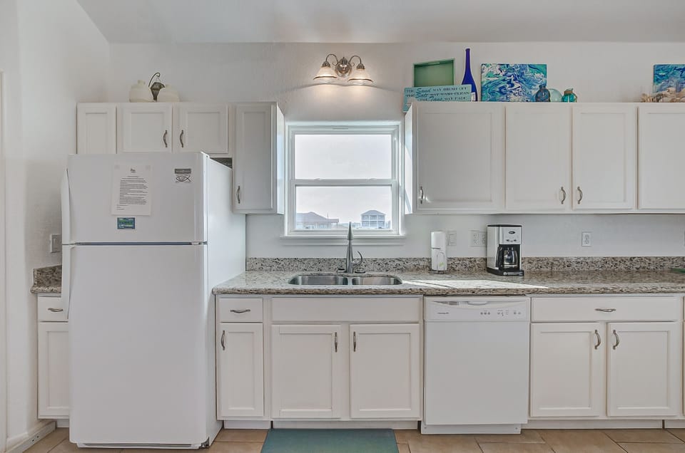 House, 3 Bedrooms | Private kitchen | Coffee/tea maker, fridge, oven, toaster