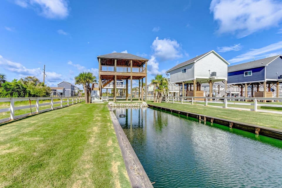 House, 3 Bedrooms | Property grounds