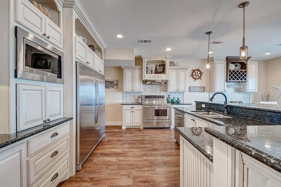 Private kitchen | Fridge, oven, coffee/tea maker, toaster