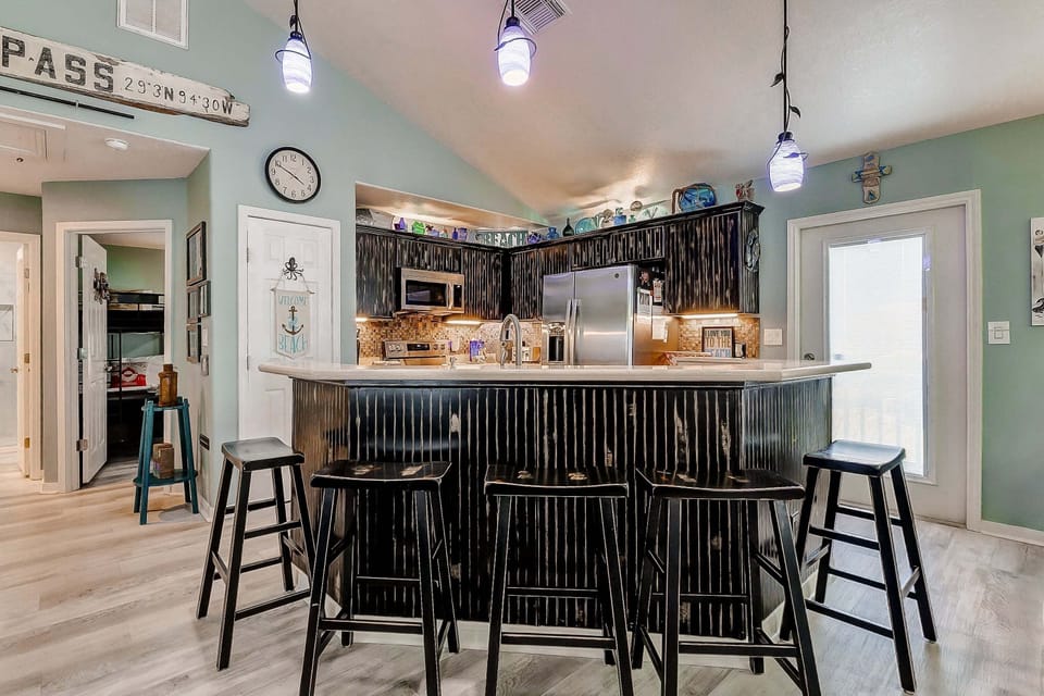 House, 4 Bedrooms | Private kitchen | Coffee/tea maker, fridge, oven, toaster