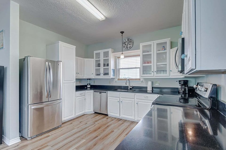 House, 3 Bedrooms | Private kitchen | Fridge, oven, coffee/tea maker