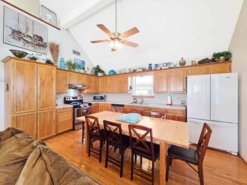 House, 3 Bedrooms | Private kitchen | Coffee/tea maker, fridge, oven, toaster