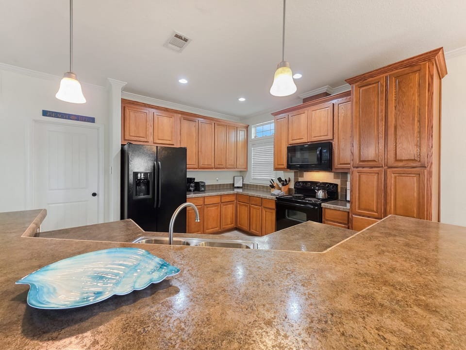 House, 3 Bedrooms | Private kitchen | Fridge, oven, stovetop, coffee/tea maker