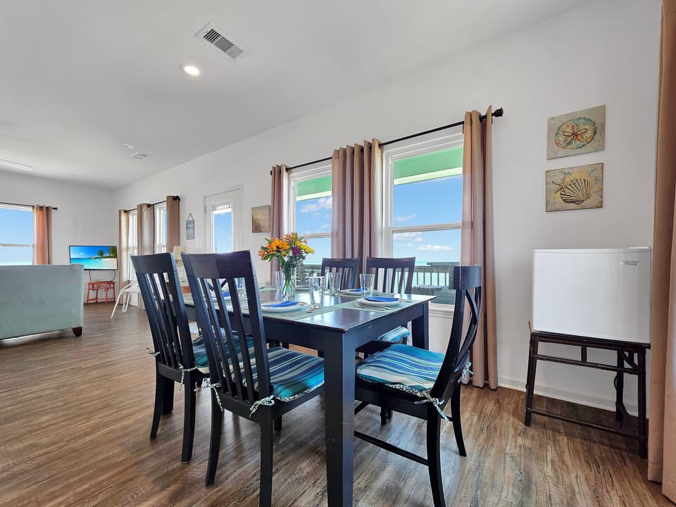House, 2 Bedrooms | Dining