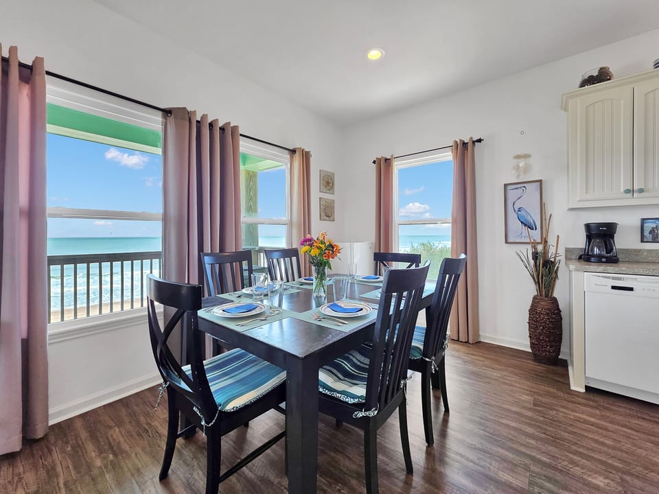 House, 2 Bedrooms | Dining