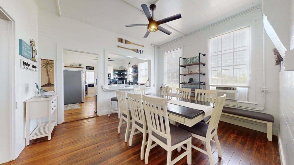 House, 5 Bedrooms | Dining