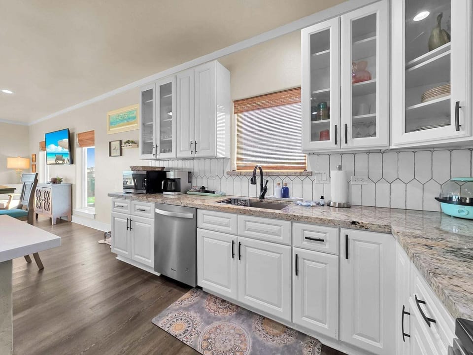 House, 3 Bedrooms | Private kitchen | Fridge, oven, coffee/tea maker
