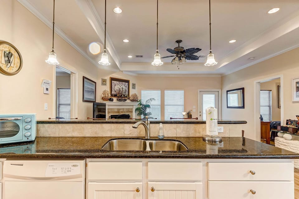 House, 3 Bedrooms | Private kitchen | Coffee/tea maker, fridge, oven, toaster