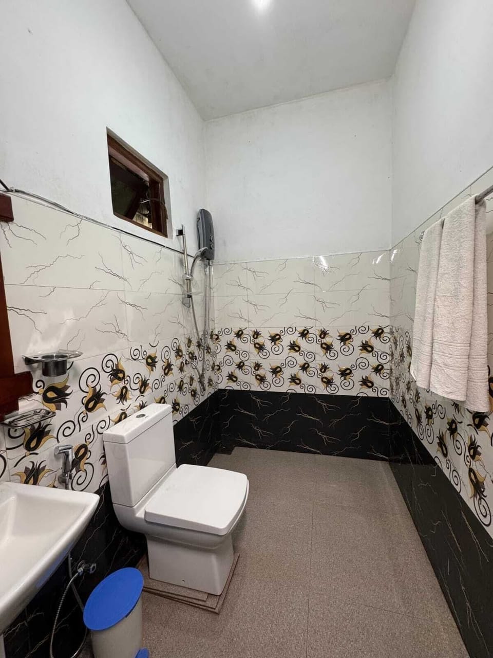 Family Room, Balcony, Mountain View | Bathroom | Shower, hair dryer, towels, soap