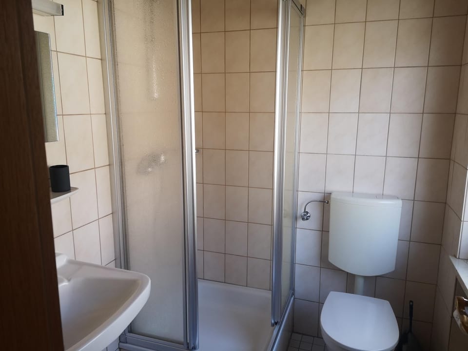 Single Room | Bathroom | Towels