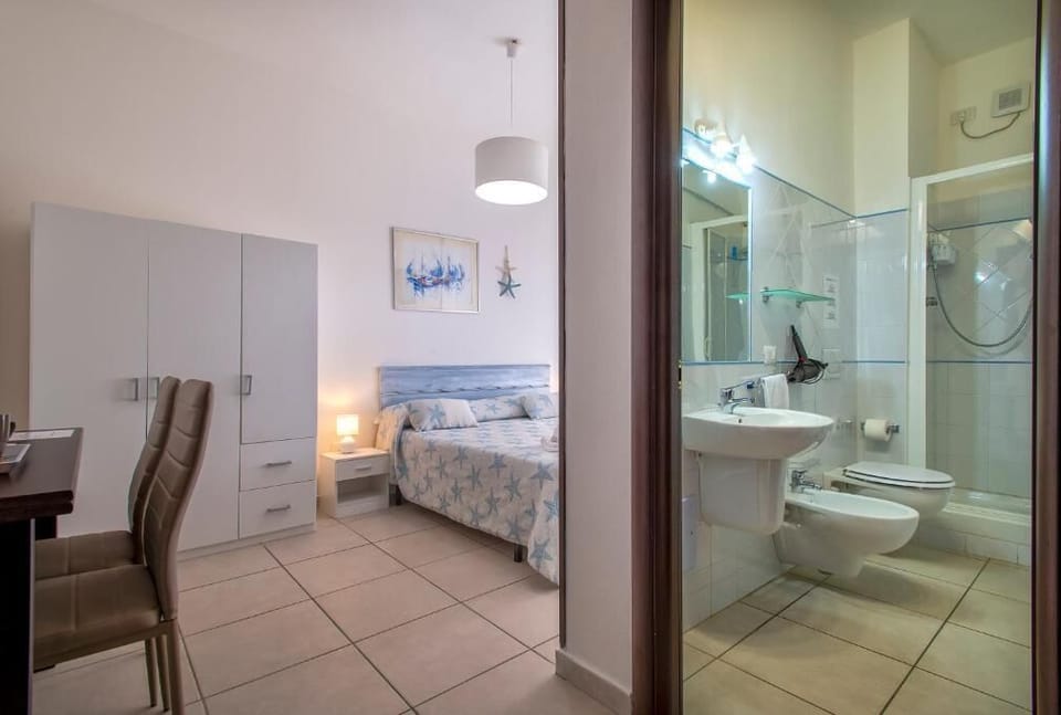 Camera Vista Città 10 | Bathroom | Bidet