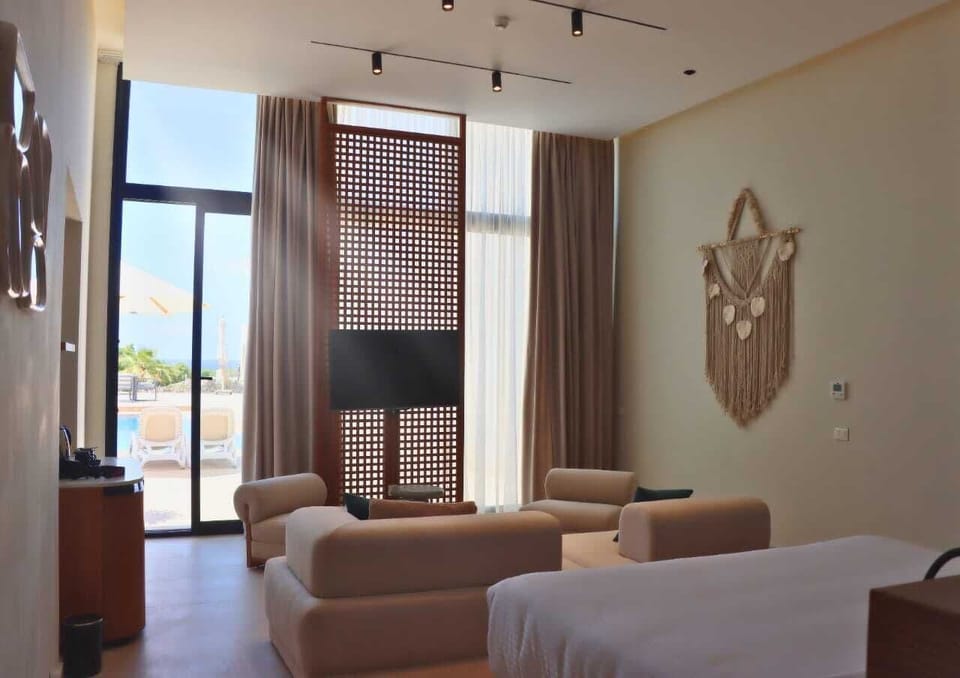 Deluxe Room, Pool View | WiFi (free)