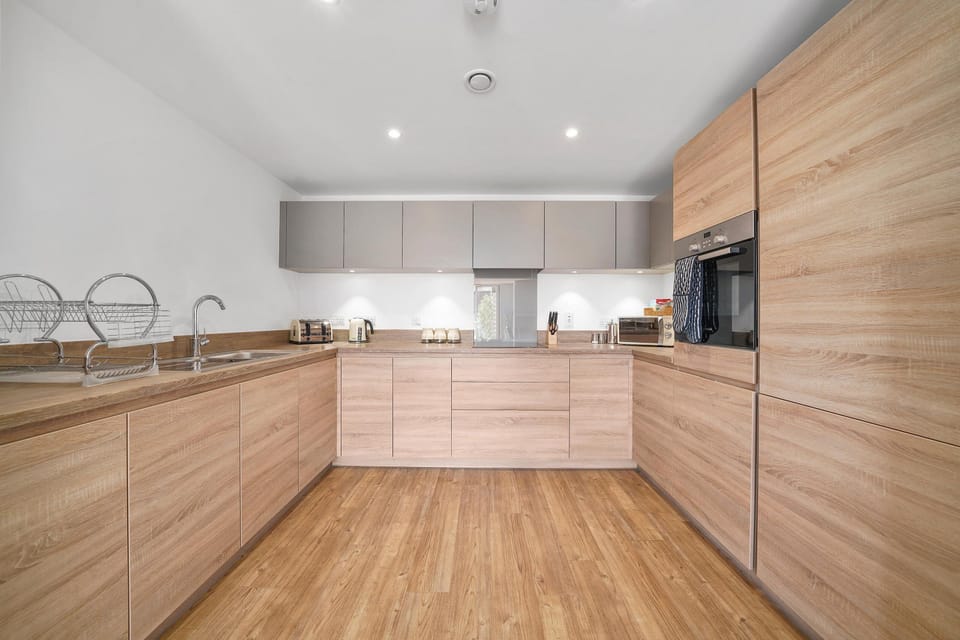 Comfort Apartment, Balcony | Private kitchen | Toaster, eco-friendly cleaning products, freezer, paper towels