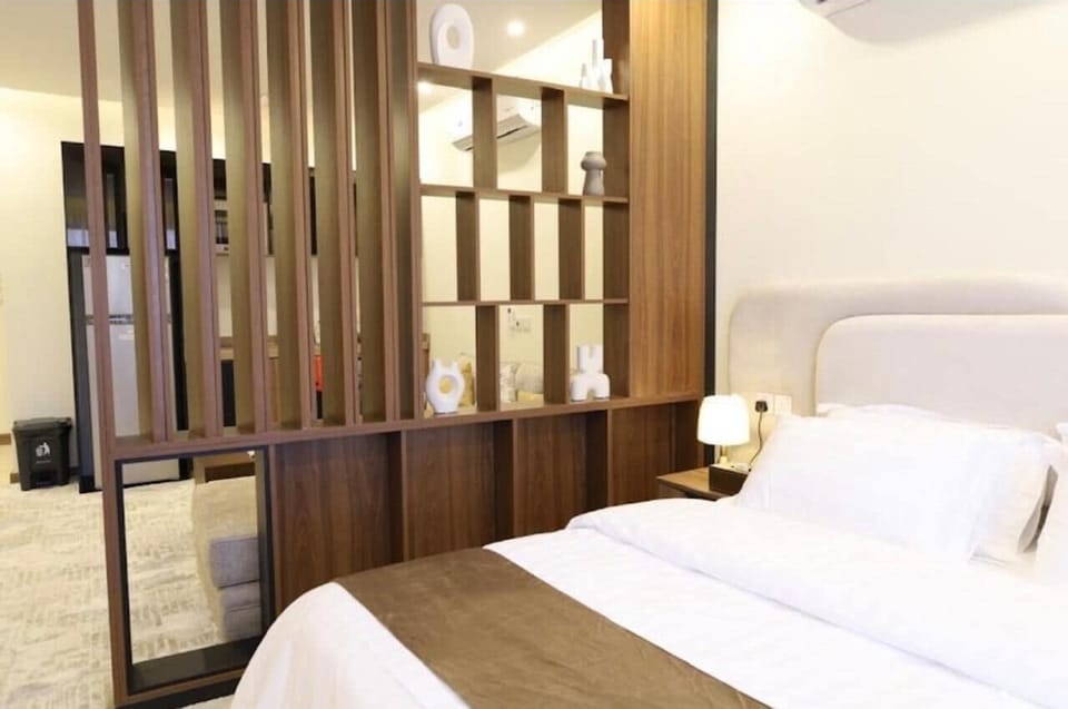 Superior Suite, 1 King Bed | In-room safe, soundproofing, WiFi (free)