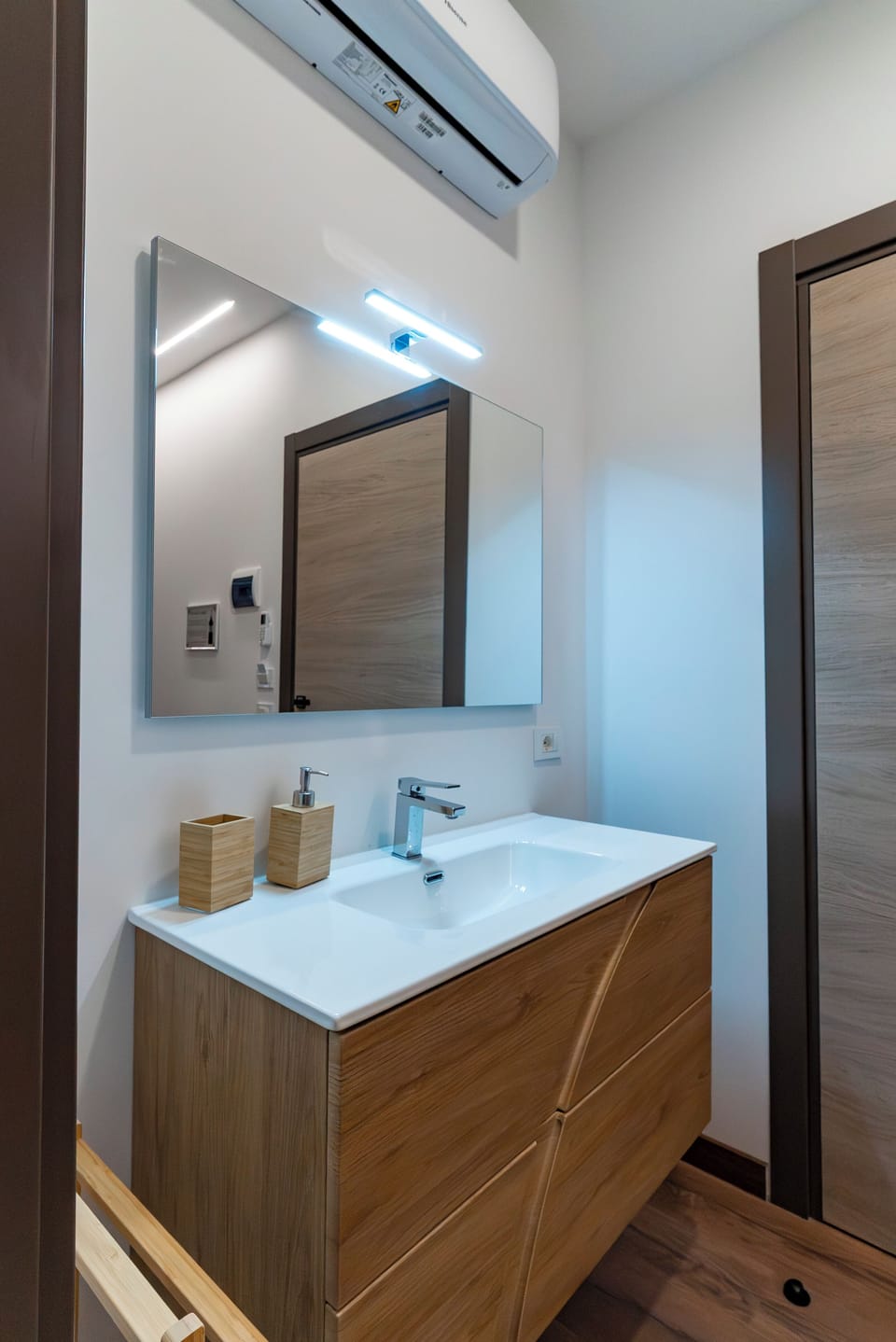 Comfort Triple Room, Non Smoking | Bathroom | Hair dryer, towels, soap, shampoo