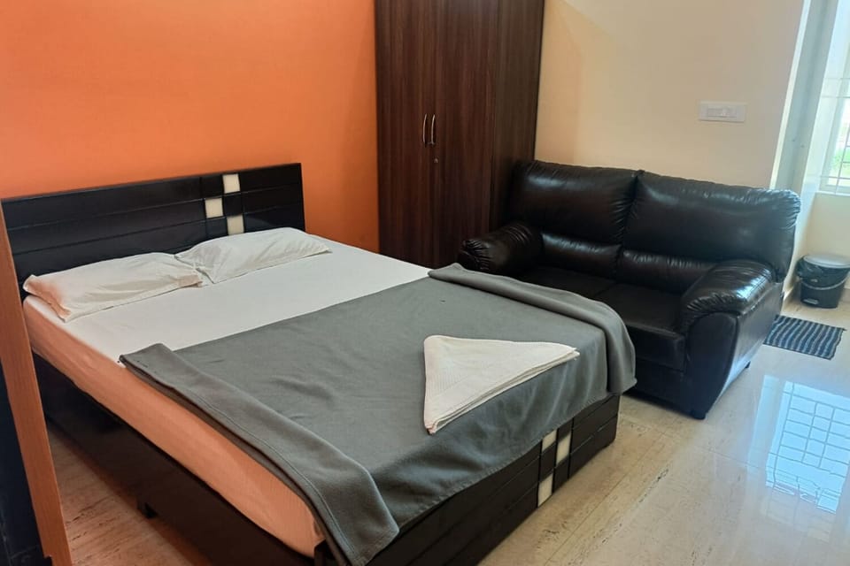 Memory foam beds, in-room safe, desk, free WiFi