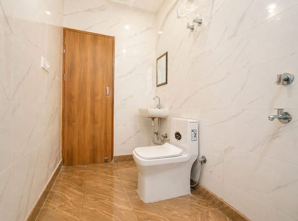 Double Room | Bathroom | Shower, free toiletries, towels, soap