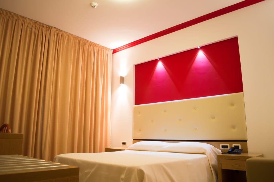 Comfort Double Room | Frette Italian sheets, minibar, in-room safe, desk