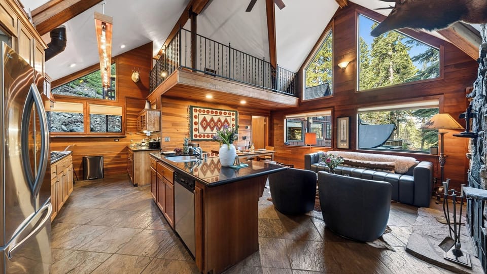 House (5 Bedrooms) | Interior