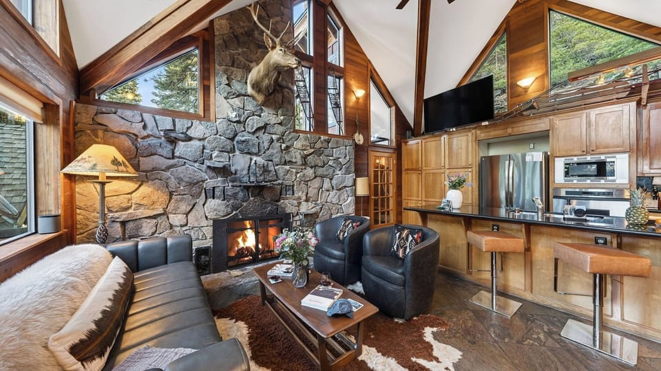 House (5 Bedrooms) | Interior