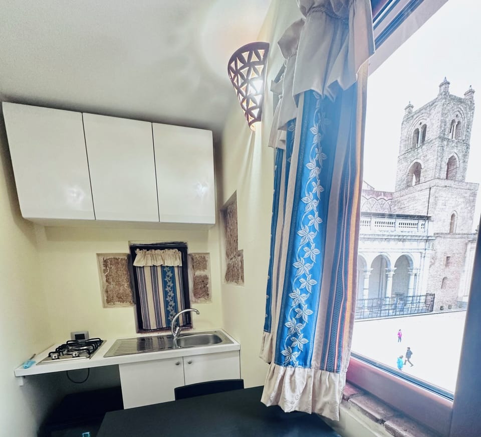 Comfort Double Room, City View | Private kitchen