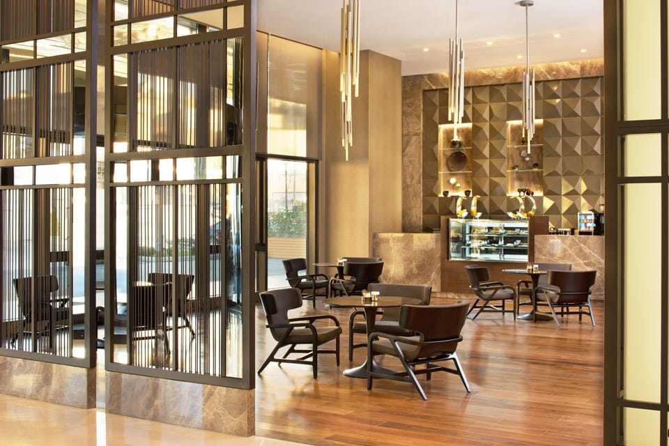 2 restaurants; breakfast, lunch, and dinner served