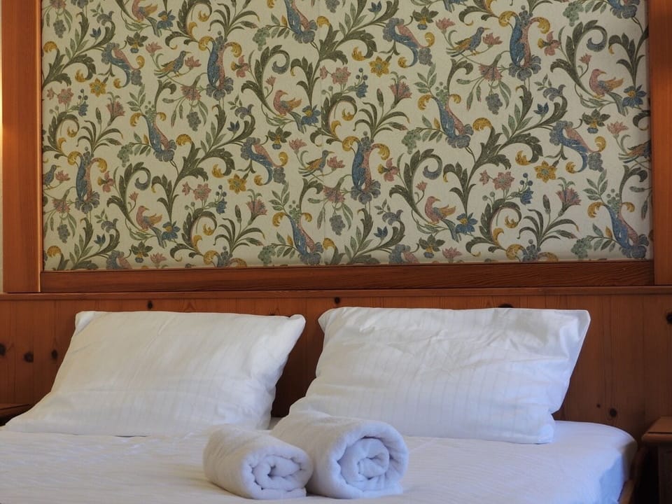 Triple Room | In-room safe, desk, free WiFi, bed sheets