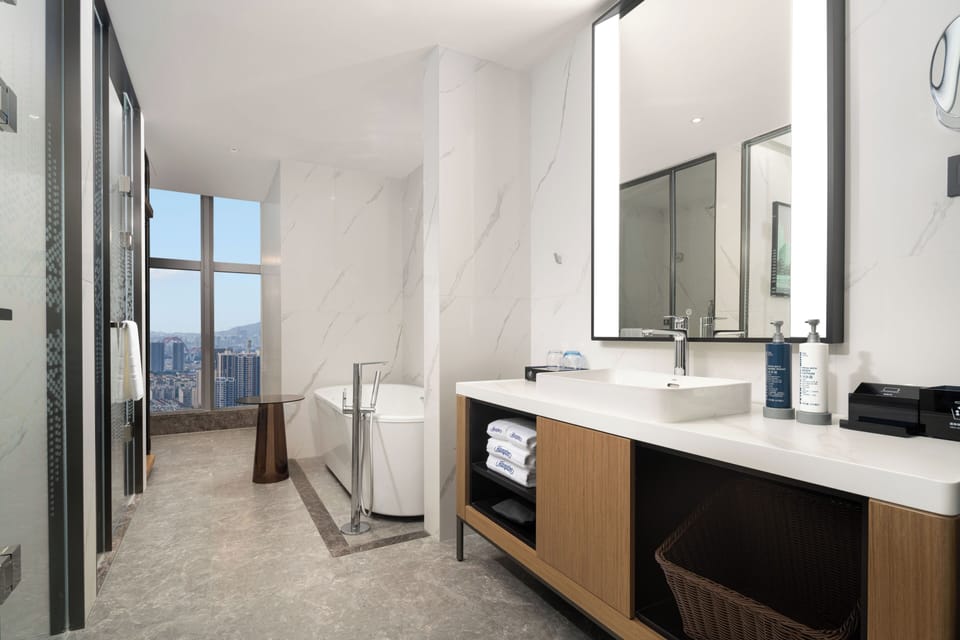 Business Suite, City View | Bathroom | Rainfall showerhead, free toiletries, hair dryer, slippers