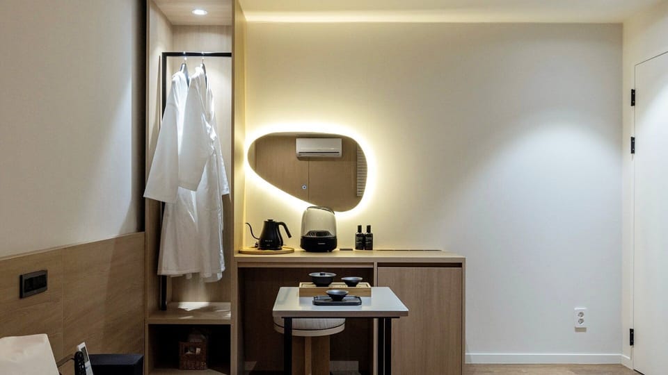 Deluxe-Z Spa | Blackout drapes, soundproofing, free WiFi, bed sheets